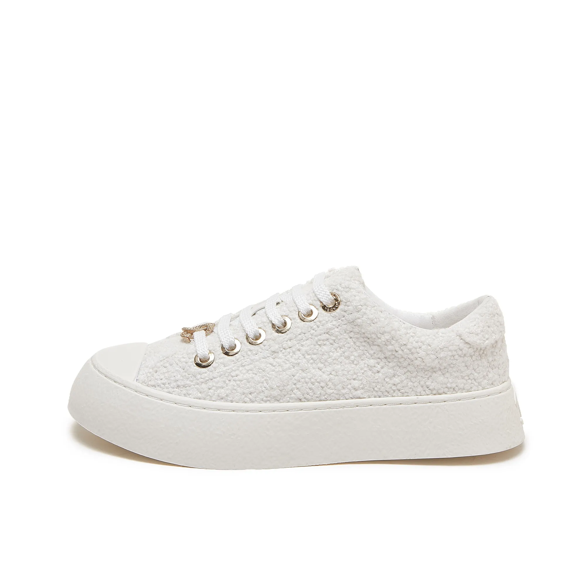 👟👟Ex-factory price 440👟👟 Chanel Chanel - 2024 counter top casual sports shoes This classic design; the upper is electro-embroidered with a variety of craftsmanship; the outsole is fashionable and sporty; it is extraordinary and incorporates a variety of color matching elements... The diversified mix and match is very good-looking and versatile, casual, fashionable, sports and outdoor can be taken into account... ꫛꫀꪝ Go➫ Material: ❶Upper made of: Original imported cowhide ❷Inside made of: original imported breathable sheepskin ❸Outsole based on: original TPU outsole Full set of boutique packaging for women 35–41